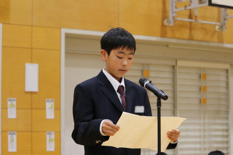 新入生代表から「文武不岐」と「四大綱」を大切に頑張るという意思表明がなされました。