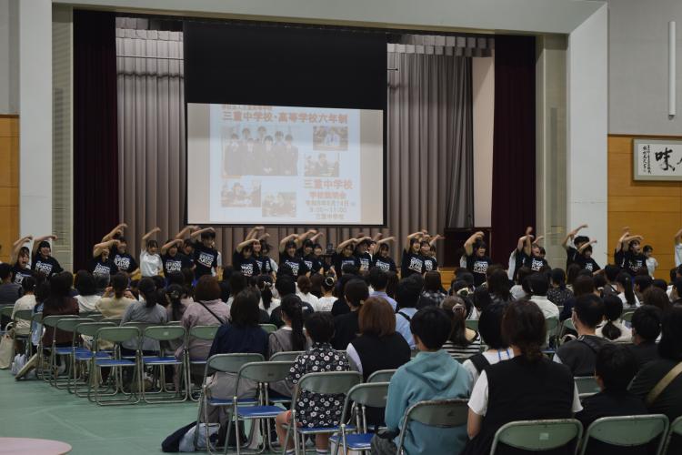 高校ダンス部が元気にオープニングを飾ってくれました。