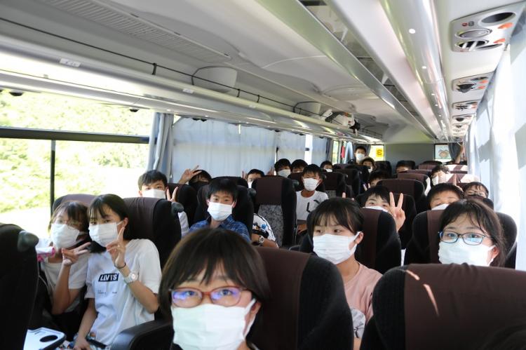 バス車内の様子～二重マスク～