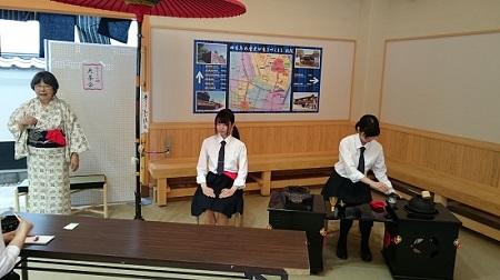 「撫子姫大茶会に参加しました（茶道部）」